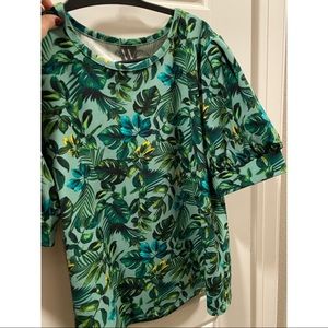 Floral green top, puffy sleeves